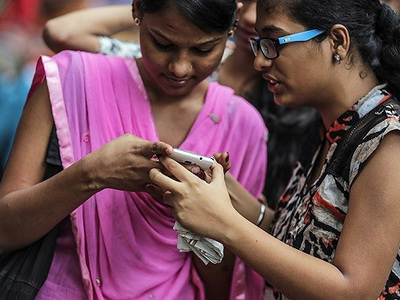 手机渐成印度民众新“电视” 国际巨头纷纷抢滩市场